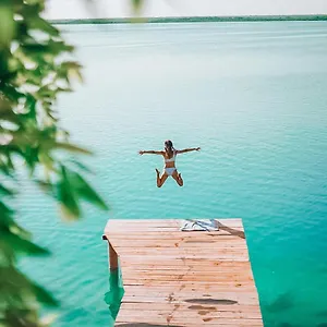 hotel-awazul-bacalar.quintano-roohotels.com/